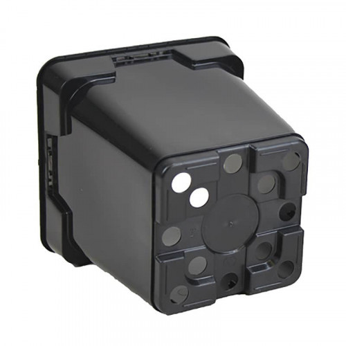 The CS range has a square shape, it allows the optimization of cultivation areas and a logistic gain compared to a round pot of the same volume. Their wide rim facilitates the de-stacking and
